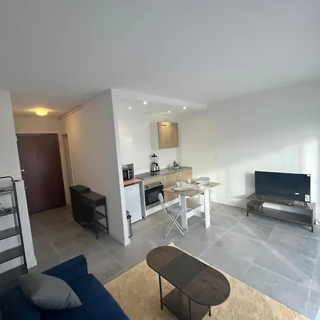 New With Balcony And Parking Apartamento