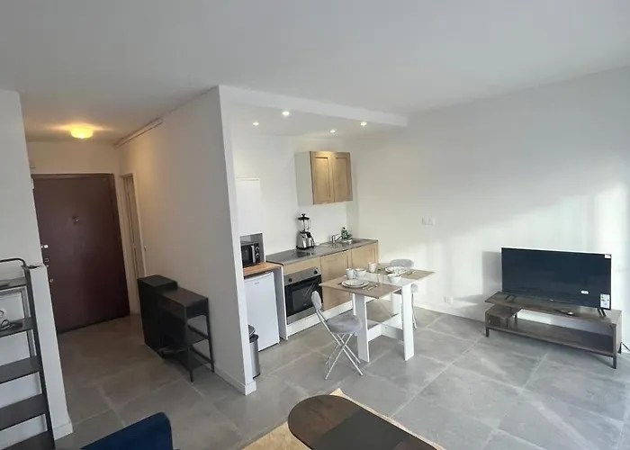 New With Balcony And Parking Lejlighed